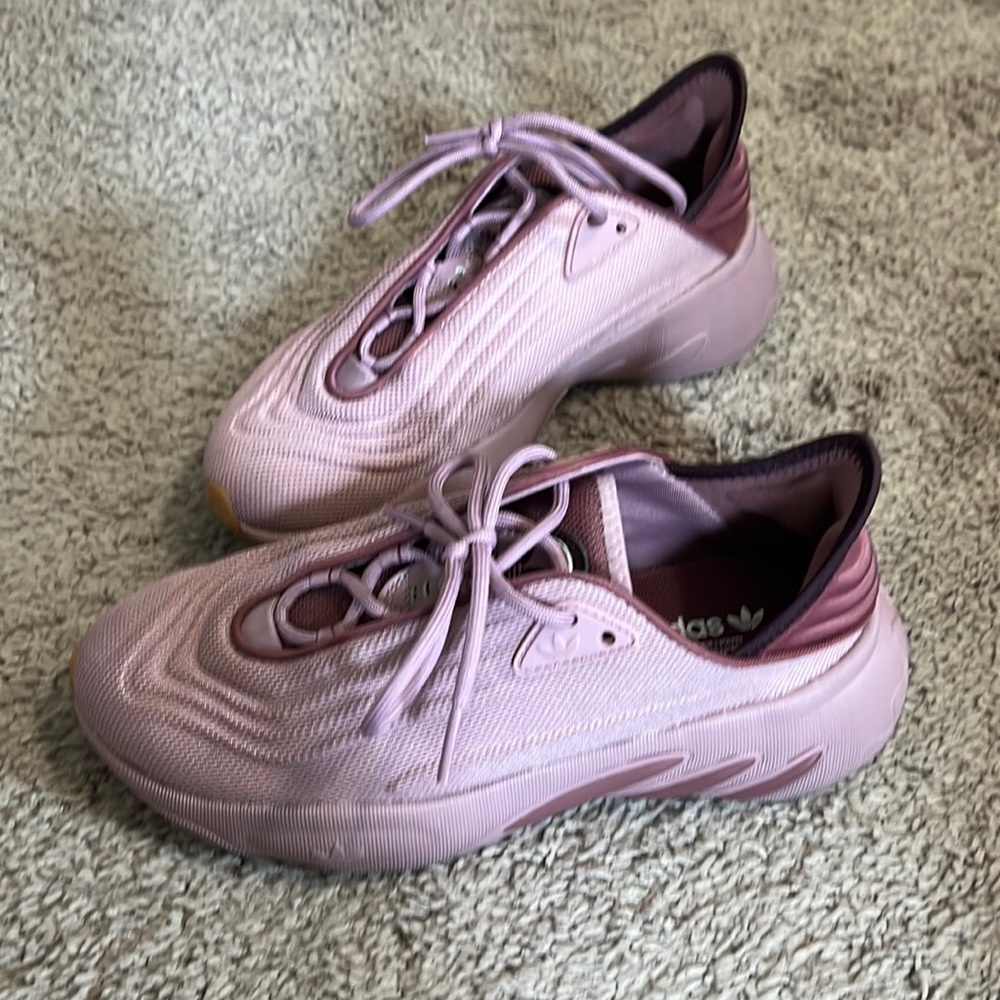 Women’s adiform SLTN sneaker size 7 brand new
